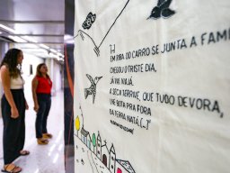Estandarte bordado exposto no Painel da Participação Feminina na Alece